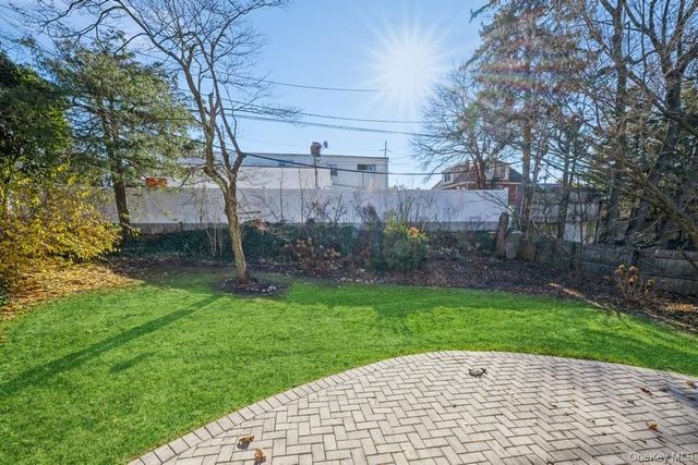 40 Derby Road, Port Washington, NY 11050