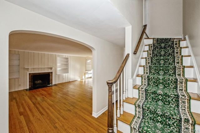 40 Derby Road, Port Washington, NY 11050