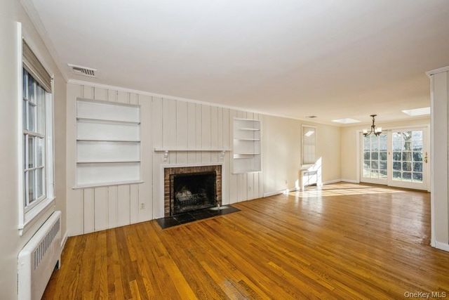 40 Derby Road, Port Washington, NY 11050