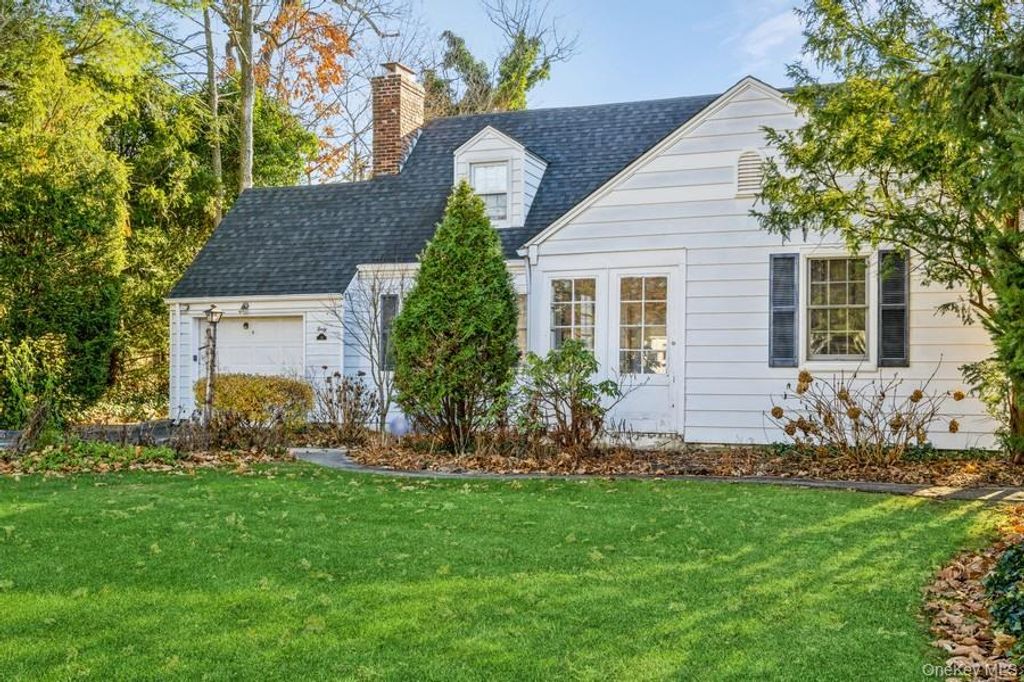 40 Derby Road, Port Washington, NY 11050