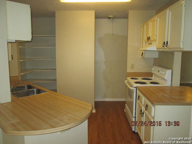 3932 Heritage Hill Dr, San Antonio, TX 78247