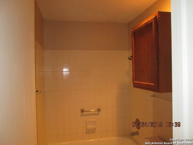 3932 Heritage Hill Dr, San Antonio, TX 78247