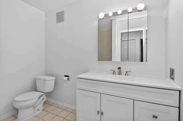 8305 Route 53 A15, Woodridge, IL 60517