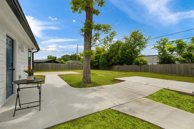 6004 Bois D Arc Street A, Houston, TX 77087