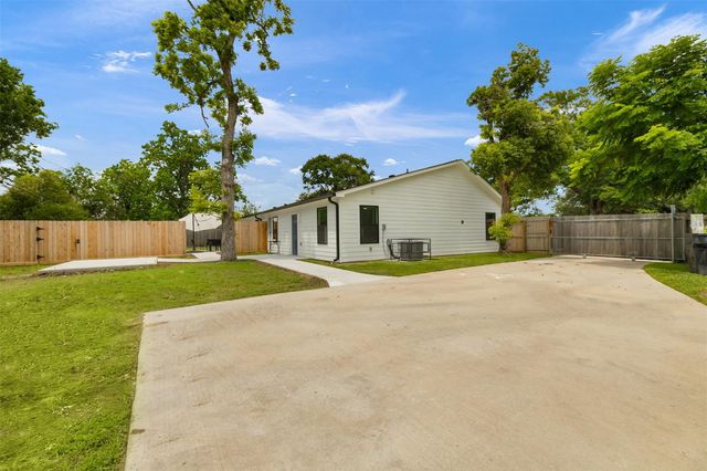 6004 Bois D Arc Street A, Houston, TX 77087