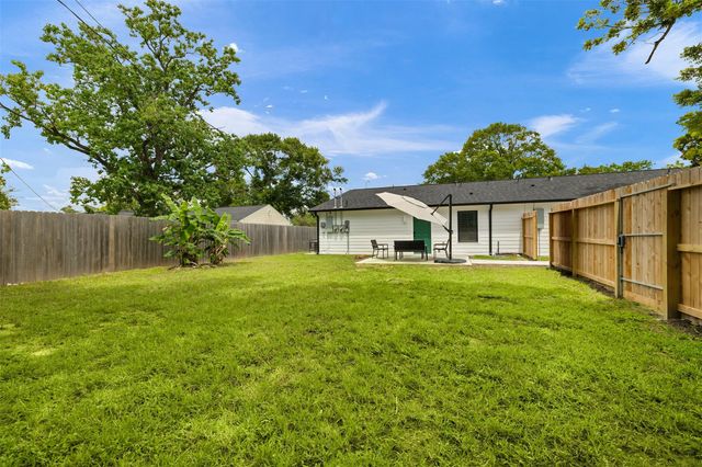6004 Bois D Arc Street A, Houston, TX 77087
