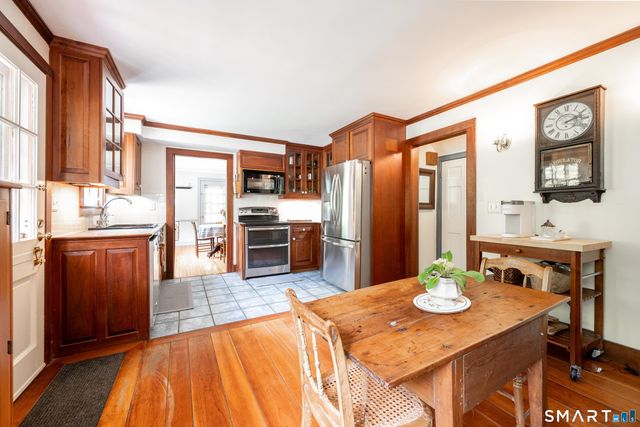 19 Junction Road, Brookfield, CT 06804
