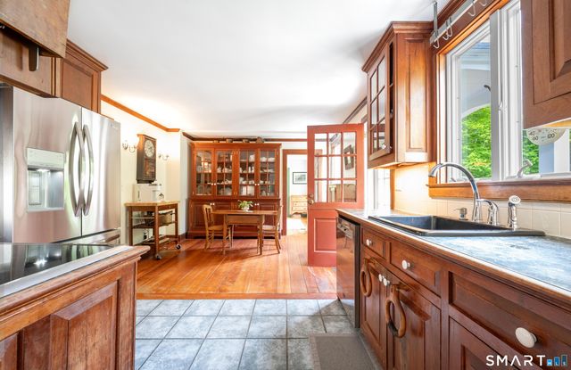 19 Junction Road, Brookfield, CT 06804