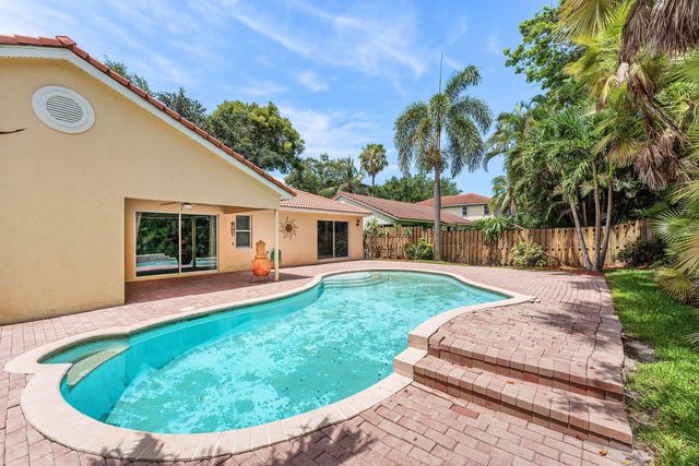 4824 S Lee Road, Delray Beach, FL 33445