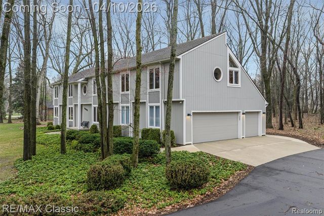 28085 Marcellus Drive, South Lyon, MI 48178