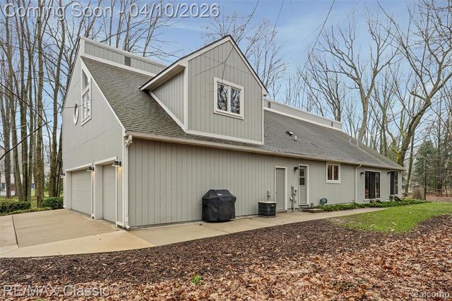 28085 Marcellus Drive, South Lyon, MI 48178
