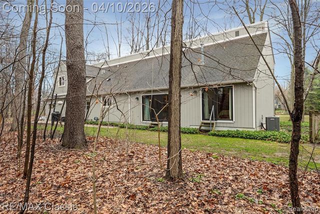 28085 Marcellus Drive, South Lyon, MI 48178