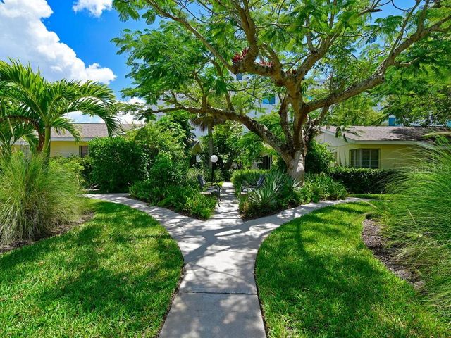 170 ROOSEVELT DRIVE 8, Sarasota, FL 34236