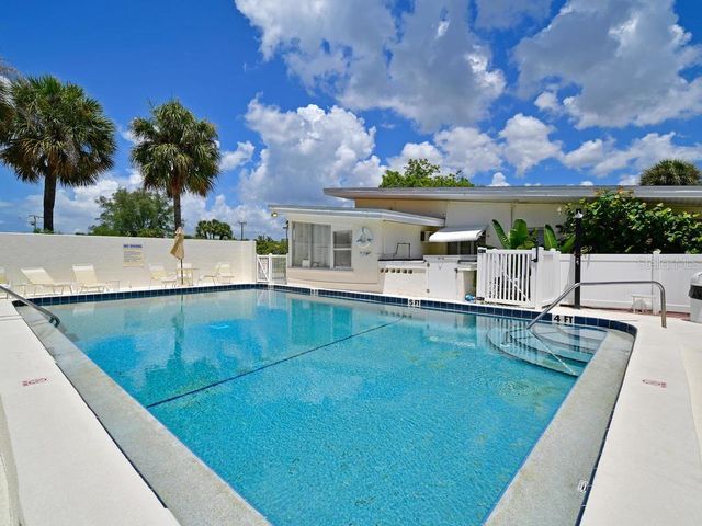 170 ROOSEVELT DRIVE 8, Sarasota, FL 34236
