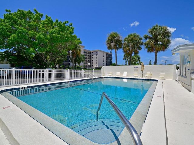 170 ROOSEVELT DRIVE 8, Sarasota, FL 34236
