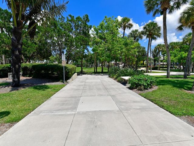 170 ROOSEVELT DRIVE 8, Sarasota, FL 34236