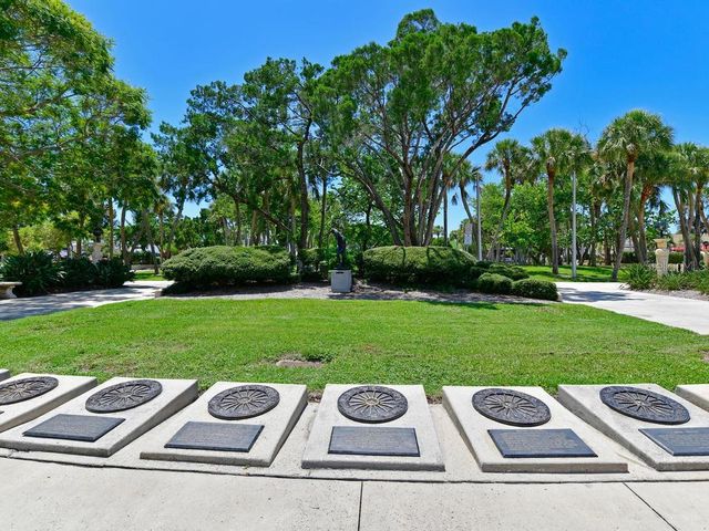 170 ROOSEVELT DRIVE 8, Sarasota, FL 34236