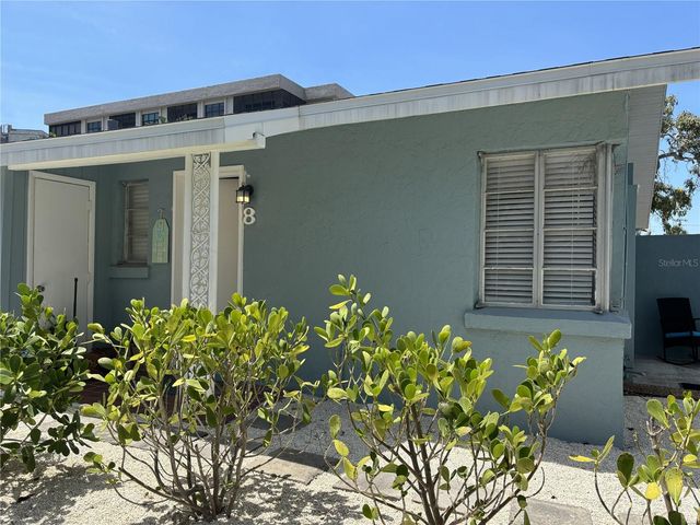 170 ROOSEVELT DRIVE 8, Sarasota, FL 34236