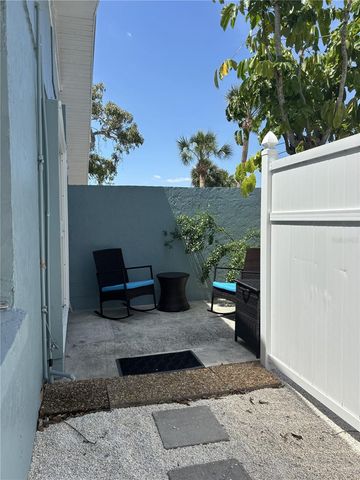 170 ROOSEVELT DRIVE 8, Sarasota, FL 34236