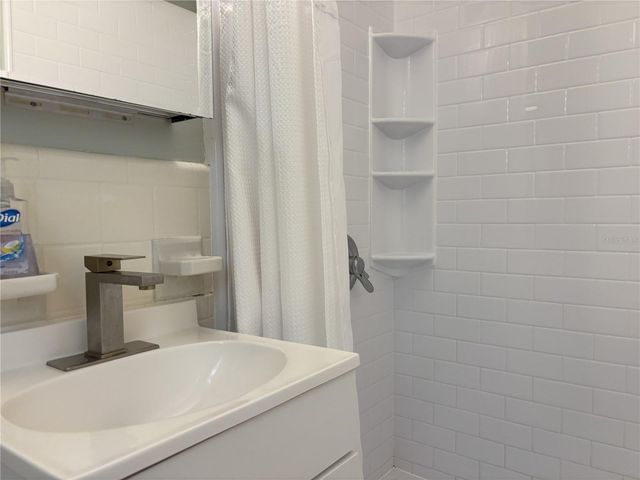 170 ROOSEVELT DRIVE 8, Sarasota, FL 34236