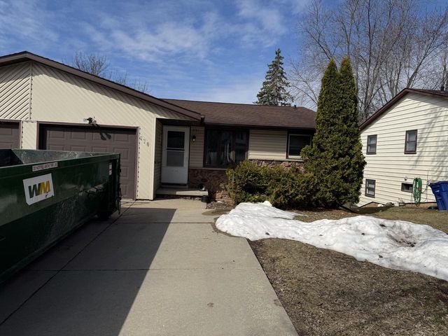 830 Edgewood DRIVE, Green Bay, WI 54311