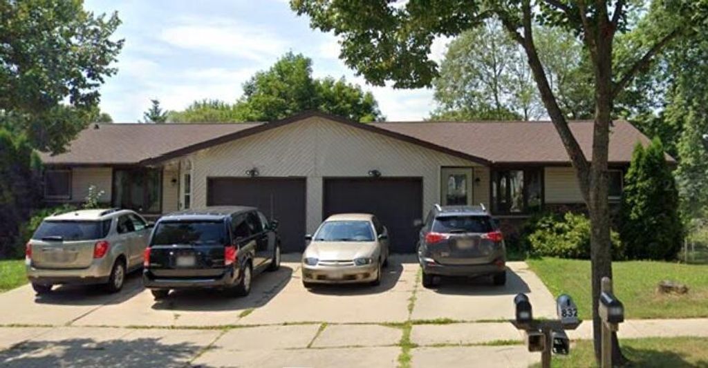 830 Edgewood DRIVE, Green Bay, WI 54311