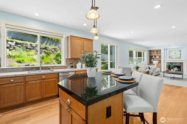 25303 NE 3rd Place, Sammamish, WA 98074