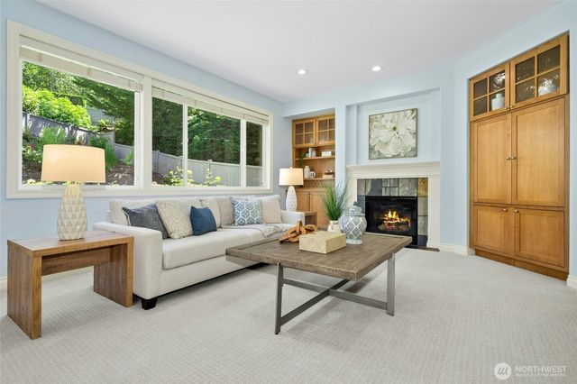 25303 NE 3rd Place, Sammamish, WA 98074