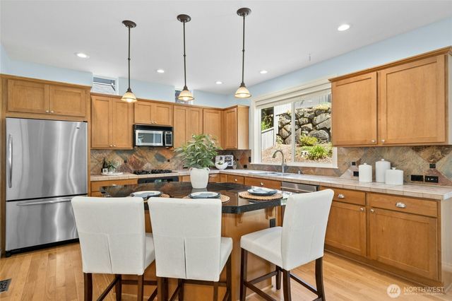 25303 NE 3rd Place, Sammamish, WA 98074