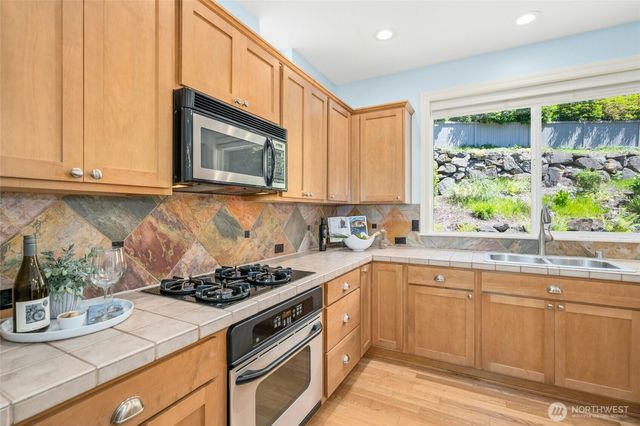 25303 NE 3rd Place, Sammamish, WA 98074