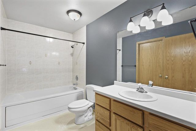 219 Chateau Drive, Cottage Grove, WI 53527