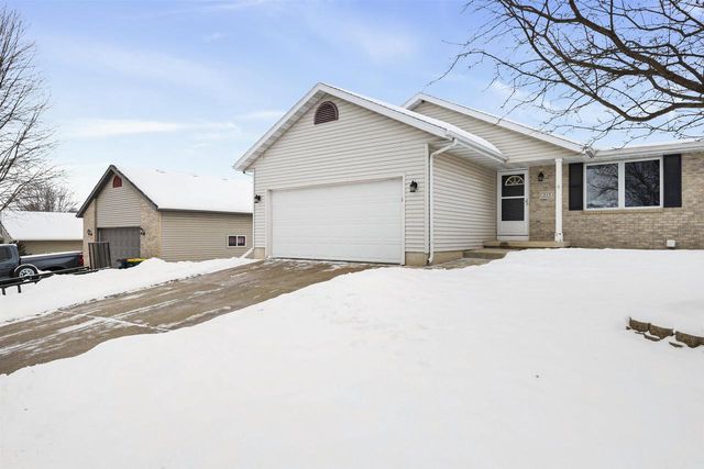 219 Chateau Drive, Cottage Grove, WI 53527