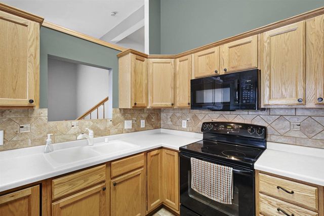 219 Chateau Drive, Cottage Grove, WI 53527