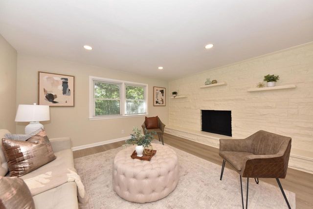 W161N8970 Hayes AVENUE, Menomonee Falls, WI 53051