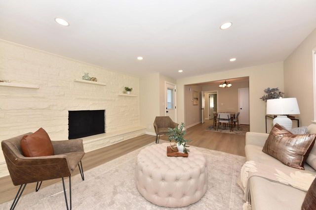W161N8970 Hayes AVENUE, Menomonee Falls, WI 53051
