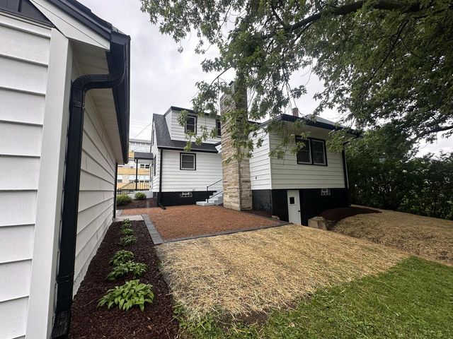 W161N8970 Hayes AVENUE, Menomonee Falls, WI 53051