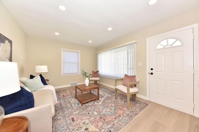 W161N8970 Hayes AVENUE, Menomonee Falls, WI 53051