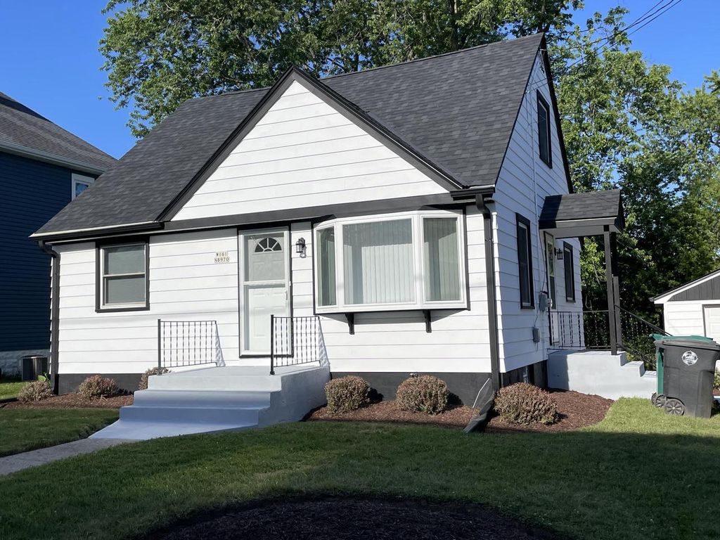 W161N8970 Hayes AVENUE, Menomonee Falls, WI 53051