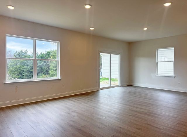 130 Dahlia Dr, La Vergne, TN 37086