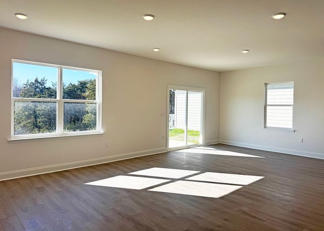 130 Dahlia Dr, La Vergne, TN 37086