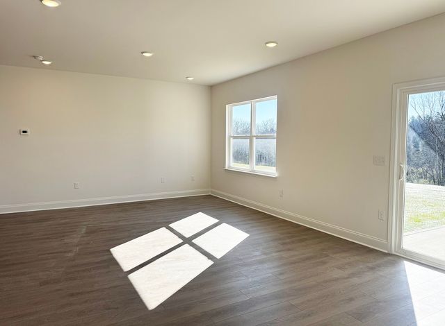 130 Dahlia Dr, La Vergne, TN 37086