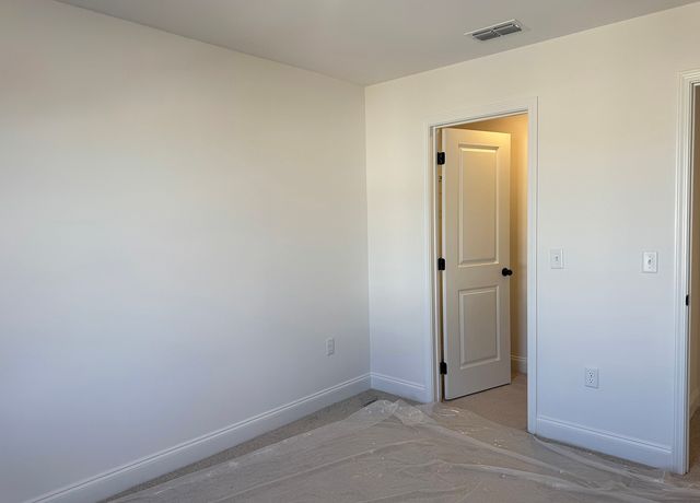 130 Dahlia Dr, La Vergne, TN 37086