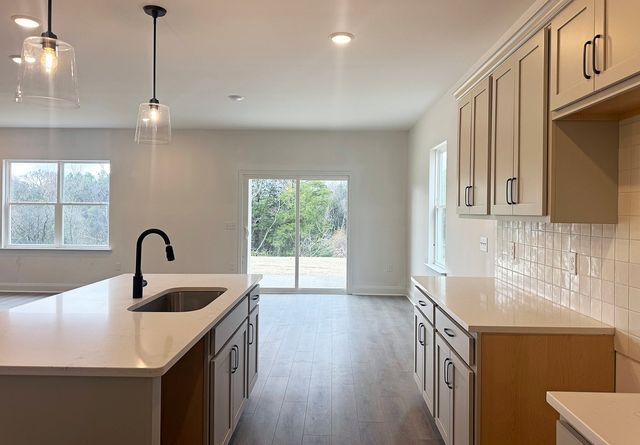 130 Dahlia Dr, La Vergne, TN 37086