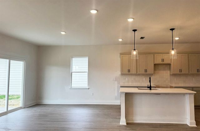 130 Dahlia Dr, La Vergne, TN 37086