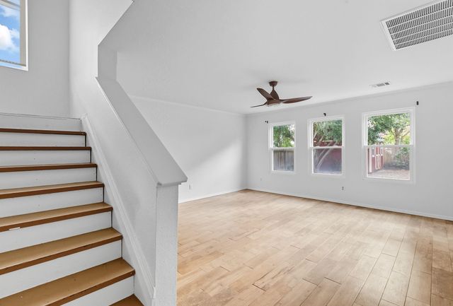 617 Riverway LN, Leander, TX 78641