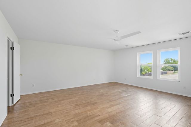 617 Riverway LN, Leander, TX 78641