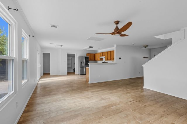 617 Riverway LN, Leander, TX 78641