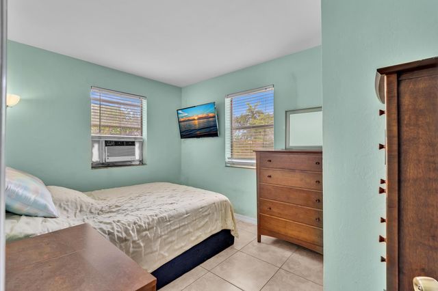 4954 NE 14TH Avenue, Pompano Beach, FL 33064