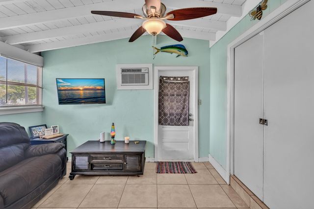4954 NE 14TH Avenue, Pompano Beach, FL 33064