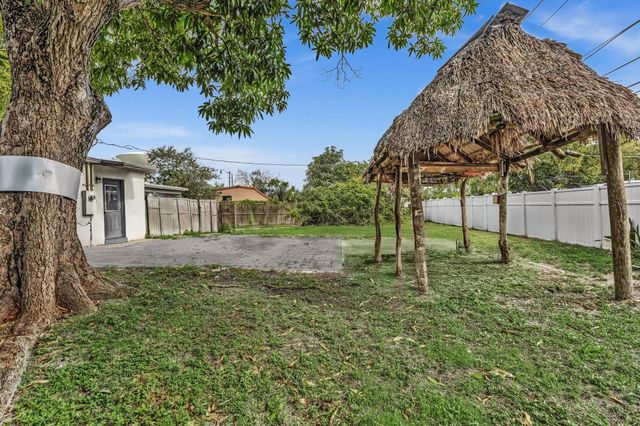4954 NE 14TH Avenue, Pompano Beach, FL 33064